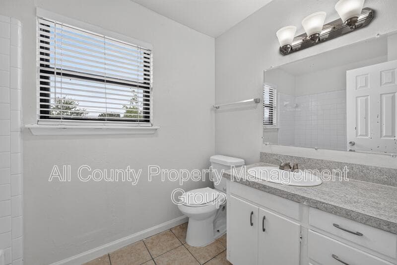 Bedford House: 2024 Charleston Drive