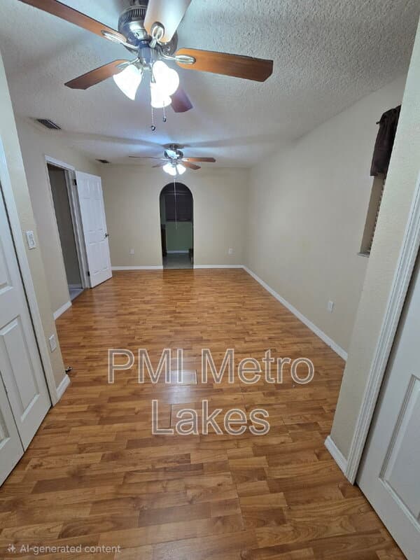 Melbourne House: 4291 Plompton Dr