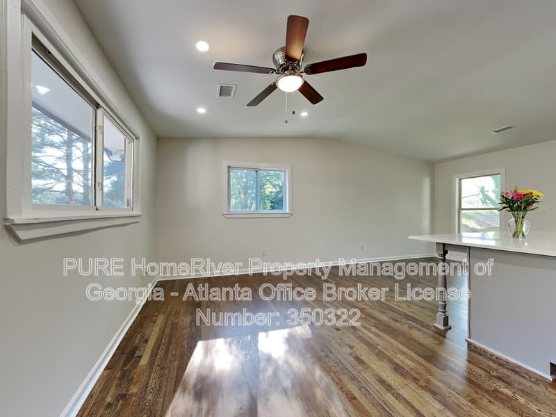 Atlanta House: 1127 Valley View Rd SE