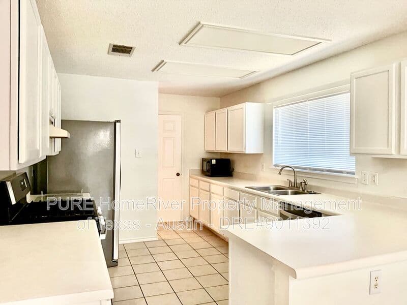 Cedar Park House: 1614 Paper Moon Dr