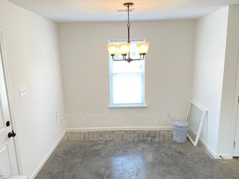 Memphis House: 2963 Lake Park Rd.