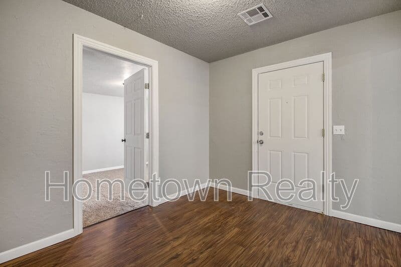 Edmond House: 208 W 5th Street