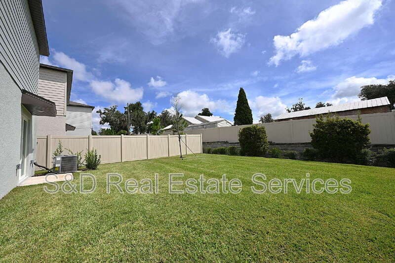 Lakeland House: 7847 Abagail Dr.