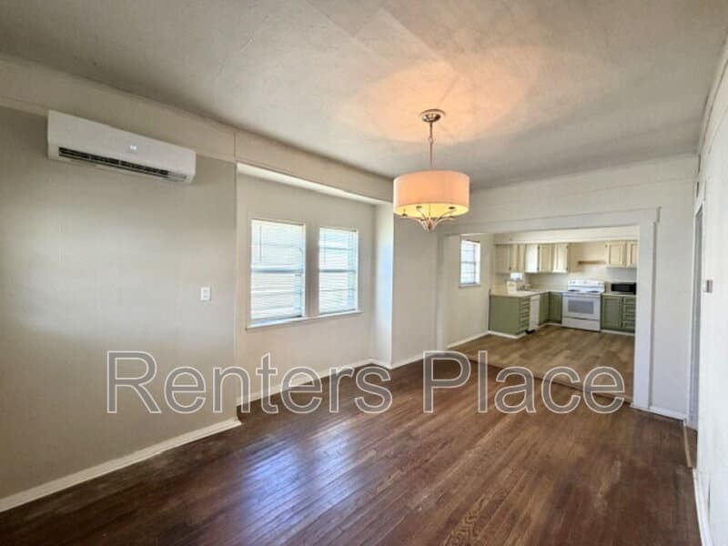 Claremore House: 428 E 4th St