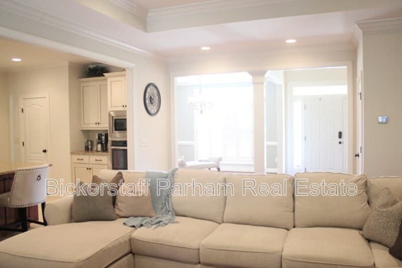 Columbus House: 7165 Bridgemill Drive