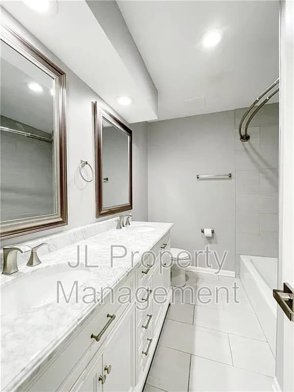 Overland Park House: 10020 Oakridge Drive