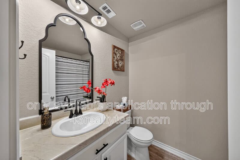 San Antonio House: 15562 Gray Catbird