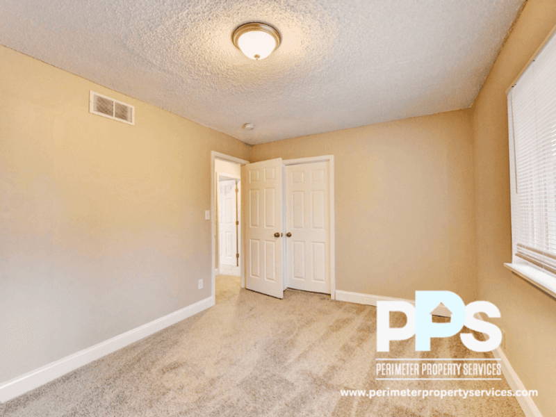 Atlanta House: 390 West Lake Avenue
