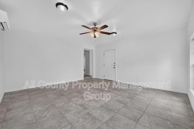 Bedford House: 2024 Charleston Drive