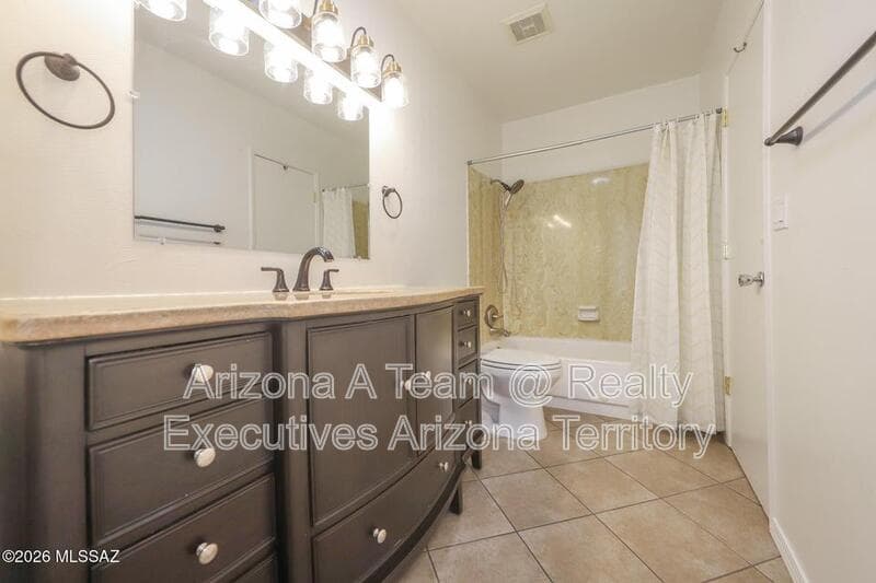 Tucson House: 2056 South Quail Hollow Drive
