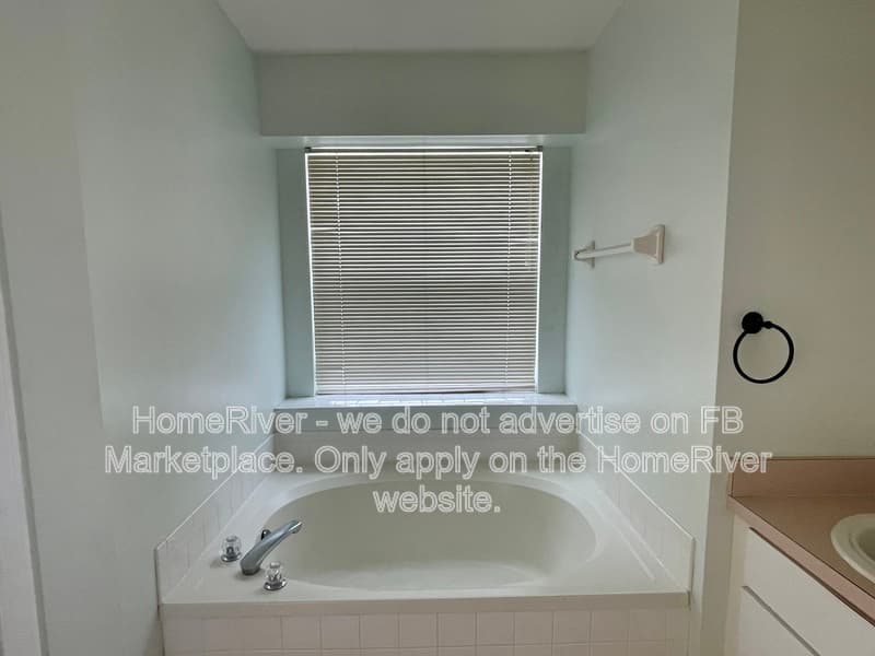 Riverview House: 9810 Sunnyoak Dr