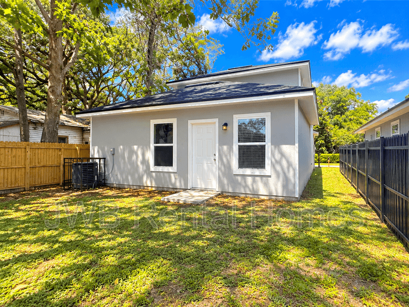 Jacksonville House: 8520 Cocoa Ave