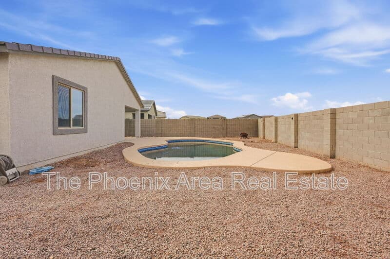 Maricopa House: 35786 W Santa Monica Ave