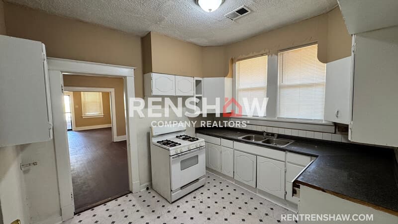 Memphis House: 751 E Davant Ave