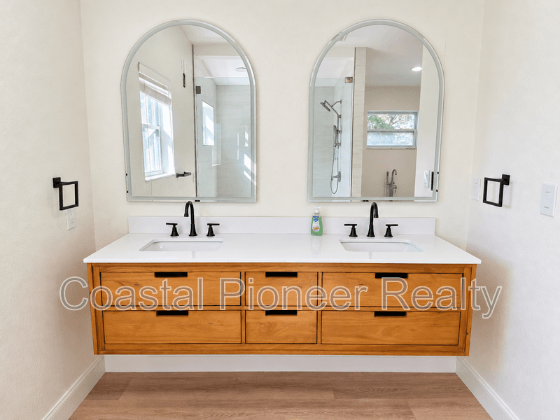 Spring Hill House: 4447 Keyes Ave