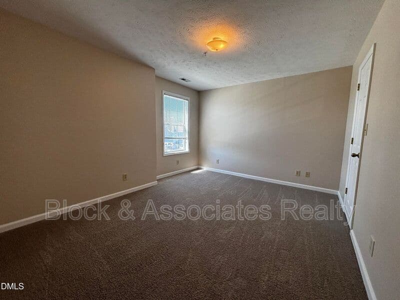 Fayetteville House: 259-7 Waterdown Drive