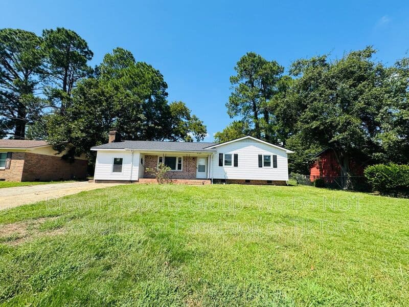 Fayetteville House: 5143 Longbranch Dr