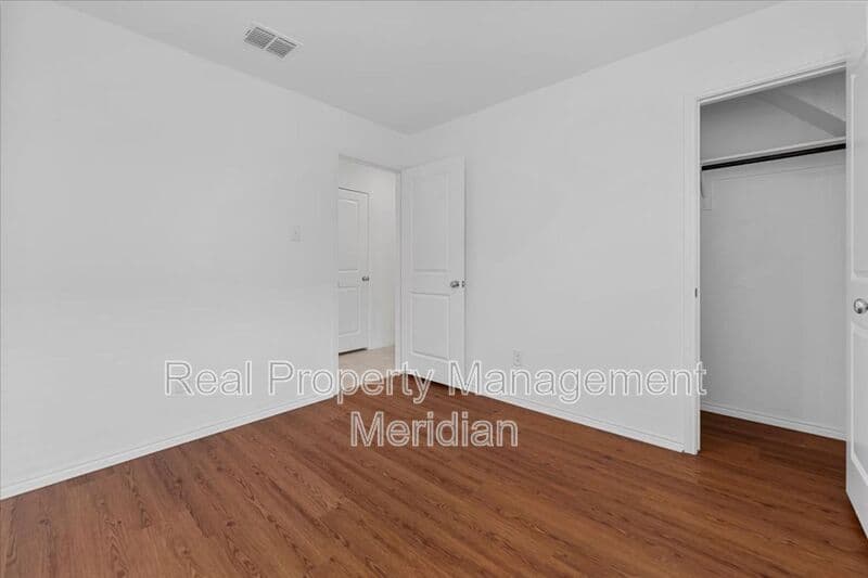Princeton House: 211 Herman Ln