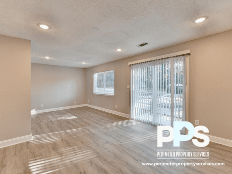 Atlanta House: 390 West Lake Avenue