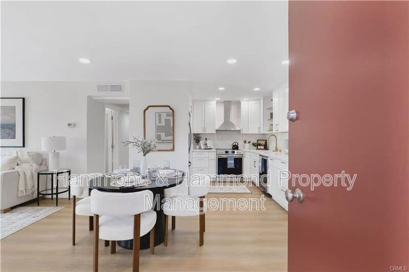West Hollywood Condo: 970 Palm Ave.
