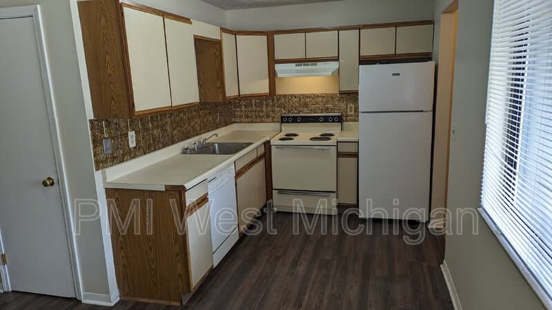 Grand Rapids Townhome: 6081 In The Pines Dr SE