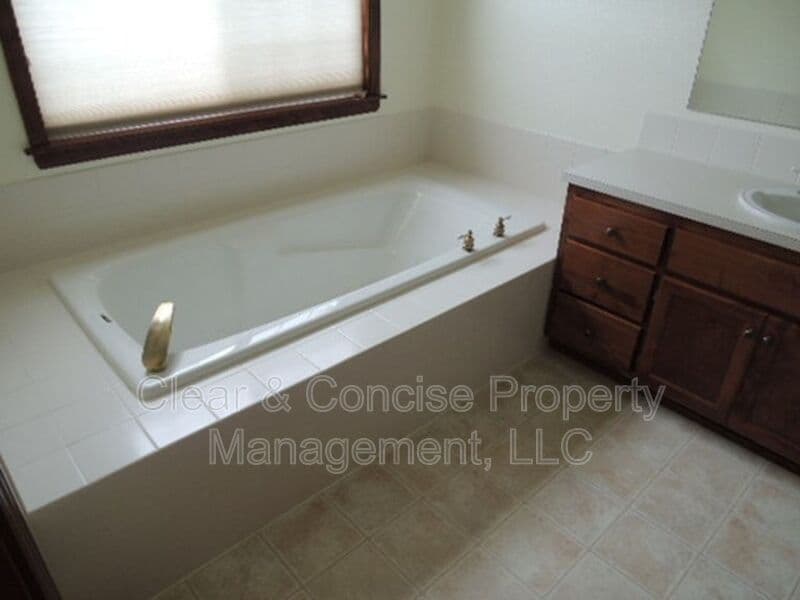 Eugene House: 5216 Cold Springs Way