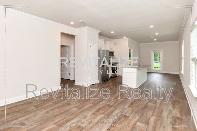 Daphne House: 11253 Cloister Drive