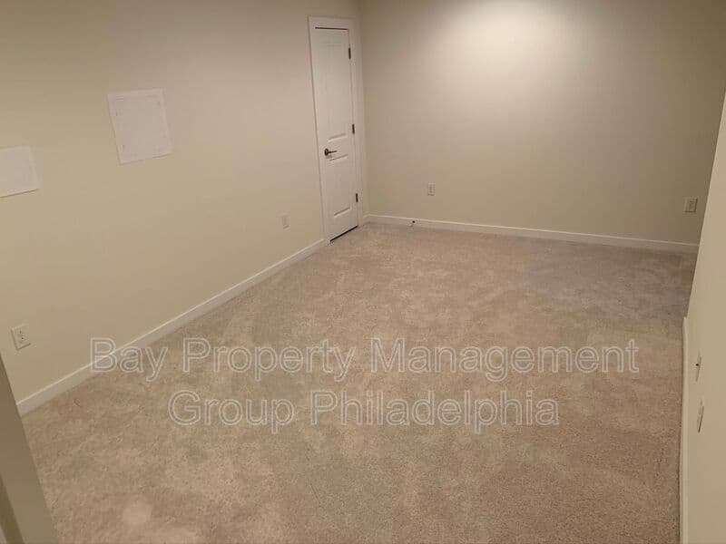 Philadelphia House: 2108 Kensington Walk