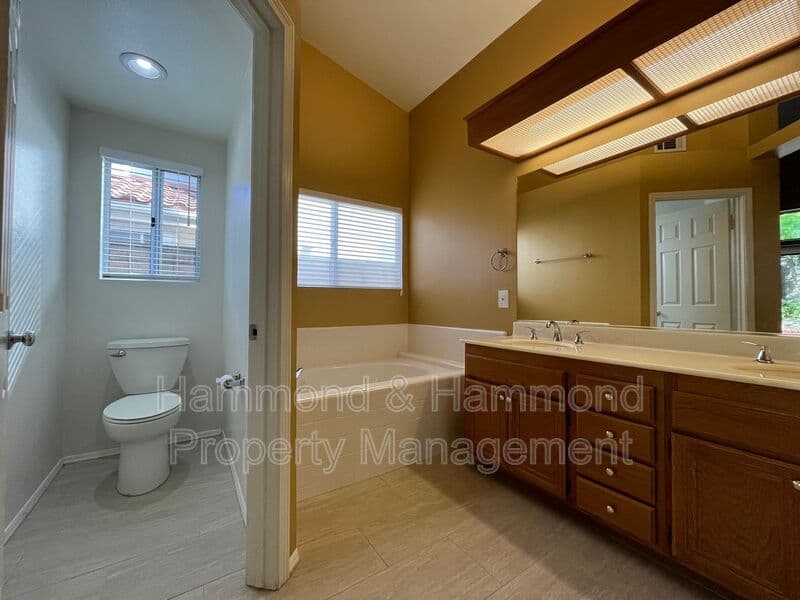 Simi Valley House: 634 Twin Peaks Ave.
