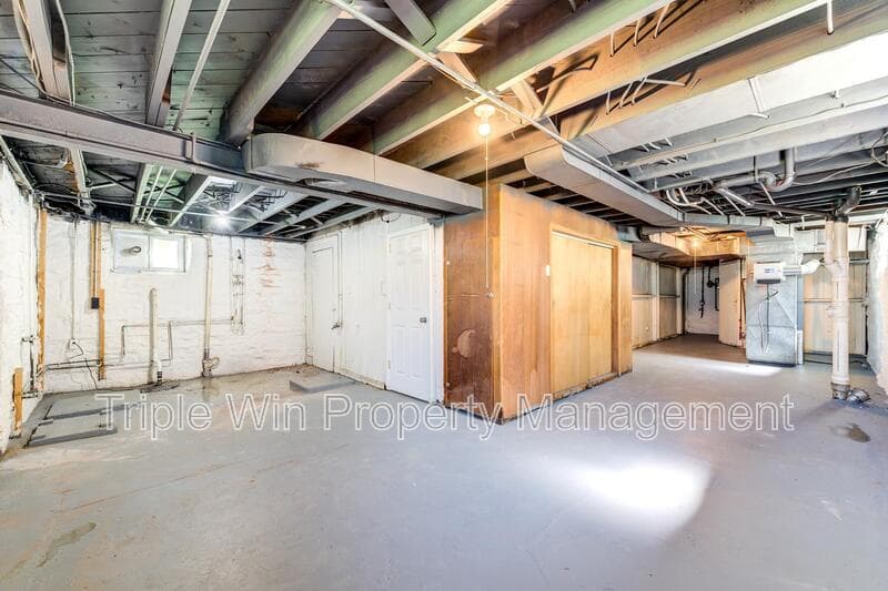 Saint Louis House: 8601 Virgil Ave