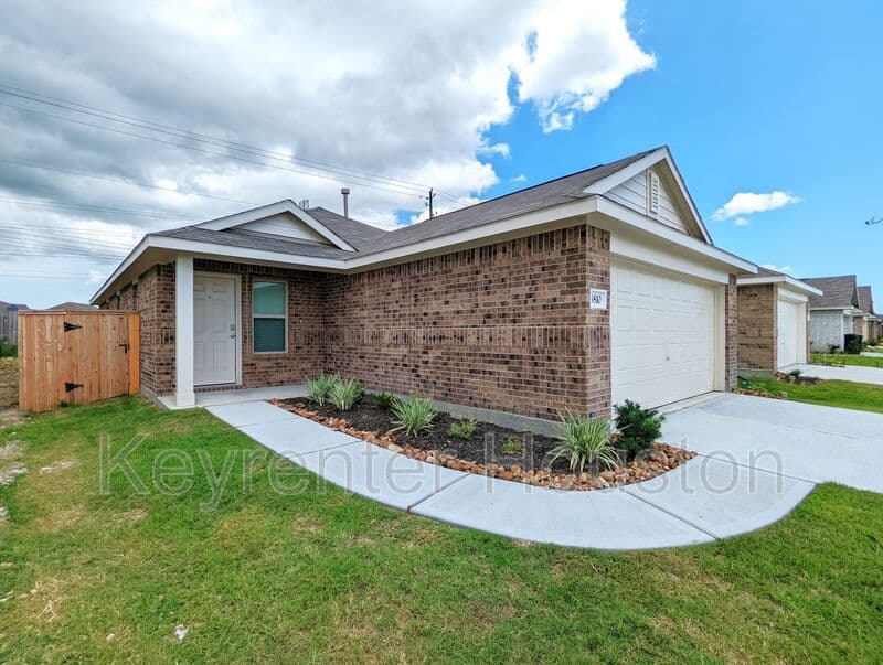 Baytown House: 8810 Wooster Trails Dr