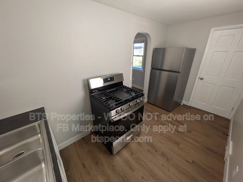 Peoria Heights Condo: 1221 East Moneta Avenue