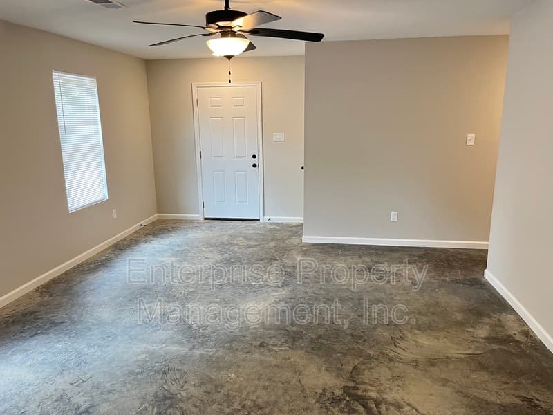 Memphis House: 2645 Mirror Avenue