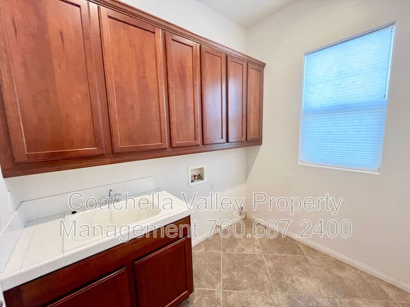 Cathedral City House: 511 Via Assisi