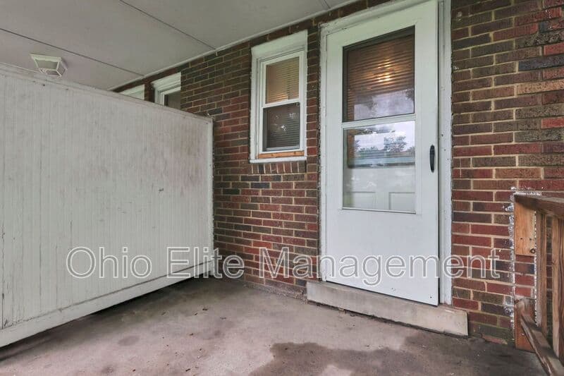 Columbus House: 53 S Burgess Ave