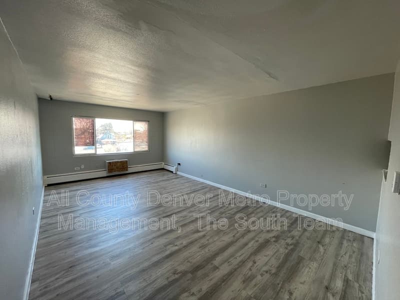 Aurora Condo: 1590 Clinton St