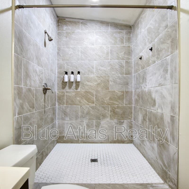 Rowlett House: 5708 Flamingo Court