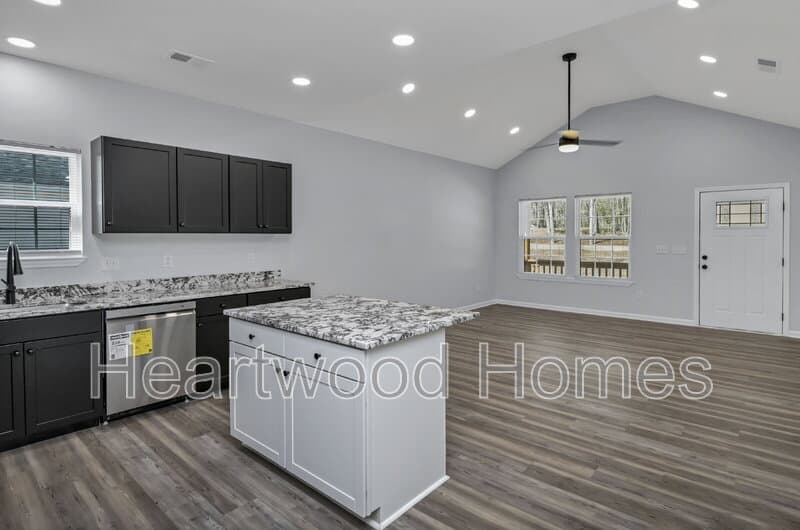 Columbia House: 32 Roberson St