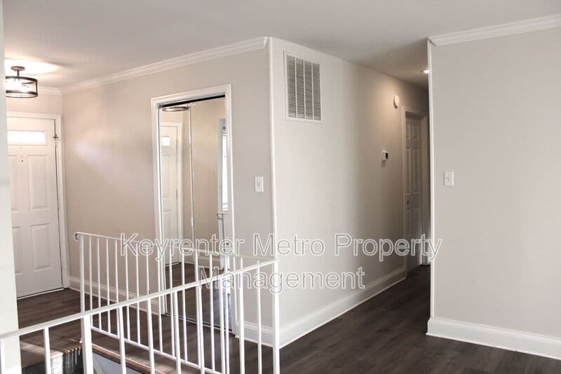 Clinton House: 5245 West Boniwood Turn