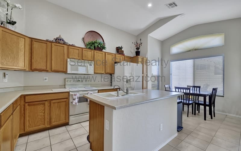 Litchfield Park House: 6031 N Castano Dr