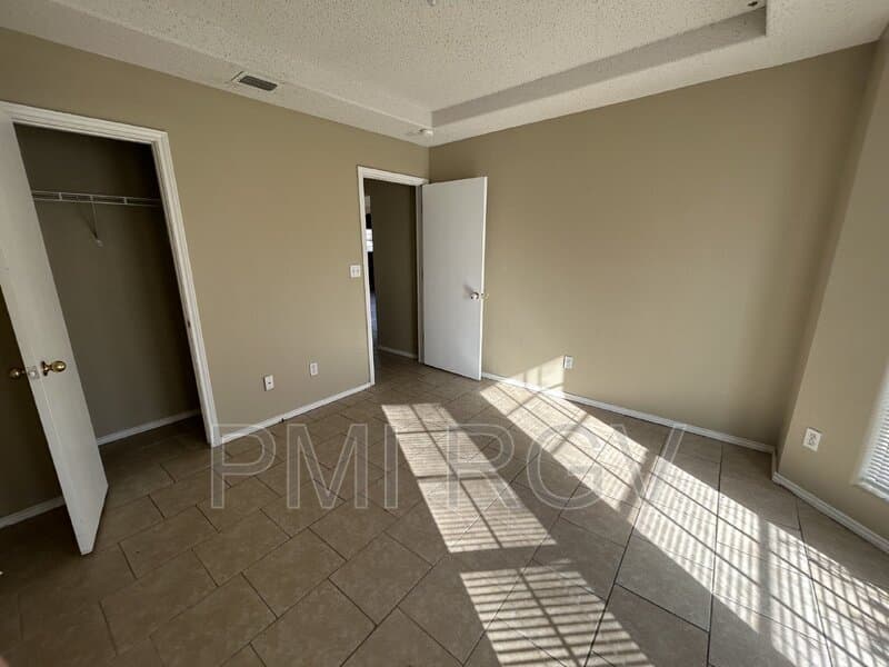 Edinburg House: 1021 Denver