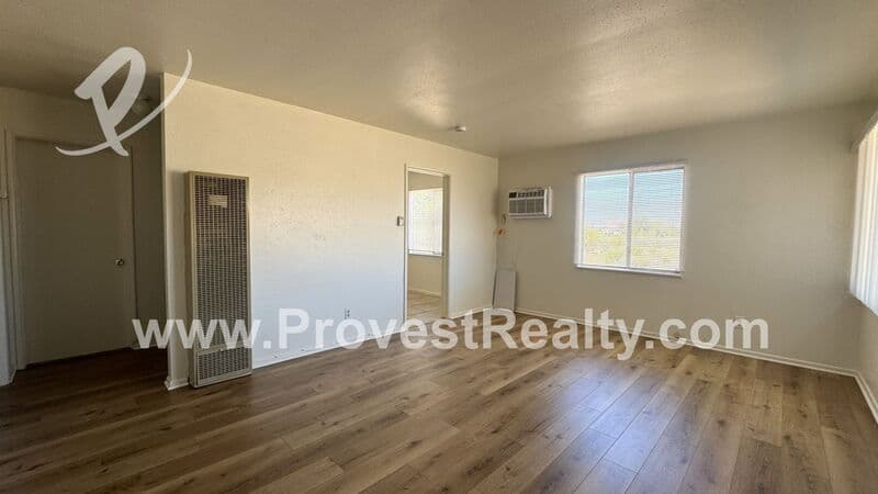 Apple Valley House: 18687 Highway 18