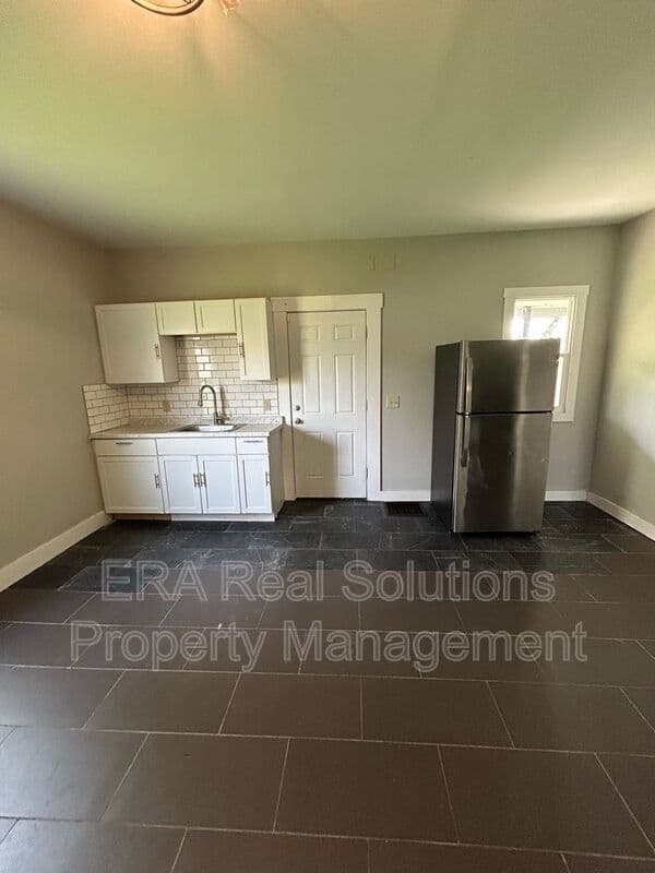 Middletown Condo: 1225 Woodside Boulevard