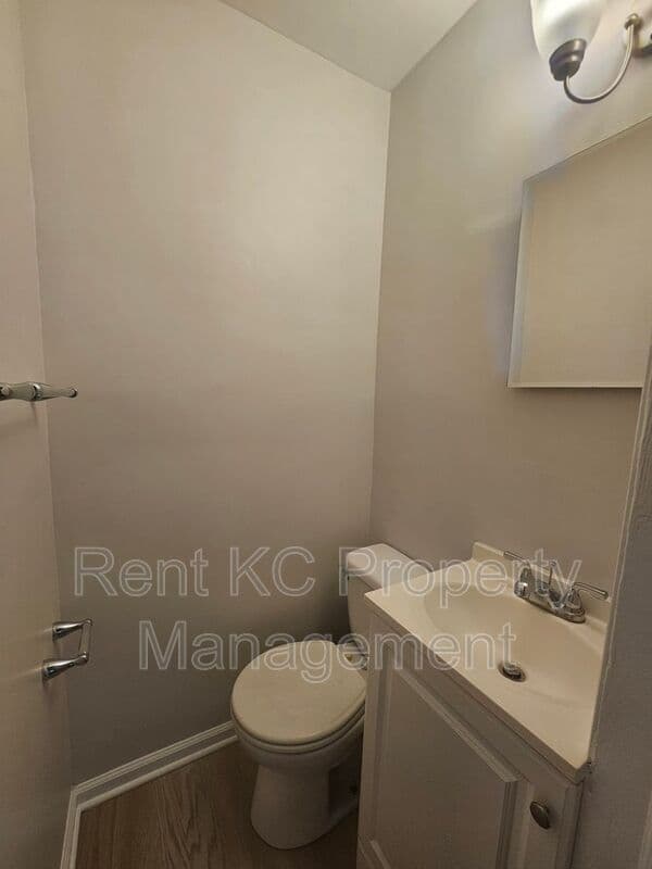 Kansas City House: 800 E 75th Terrace