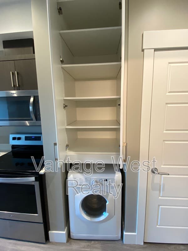 Kelowna Condo: 308-925 Leon Ave