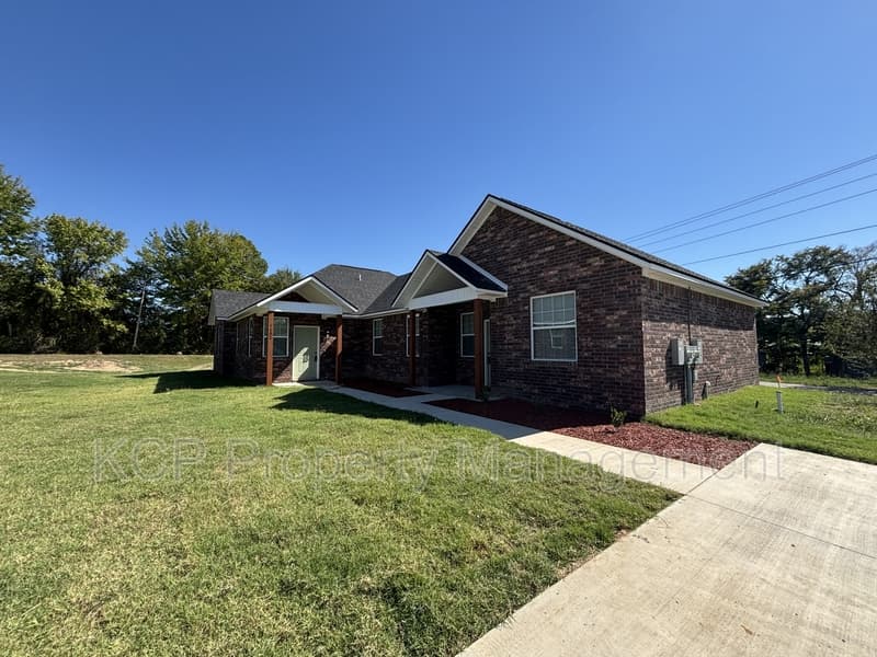 Van Buren Condo: 1702 Green Meadow Drive - B