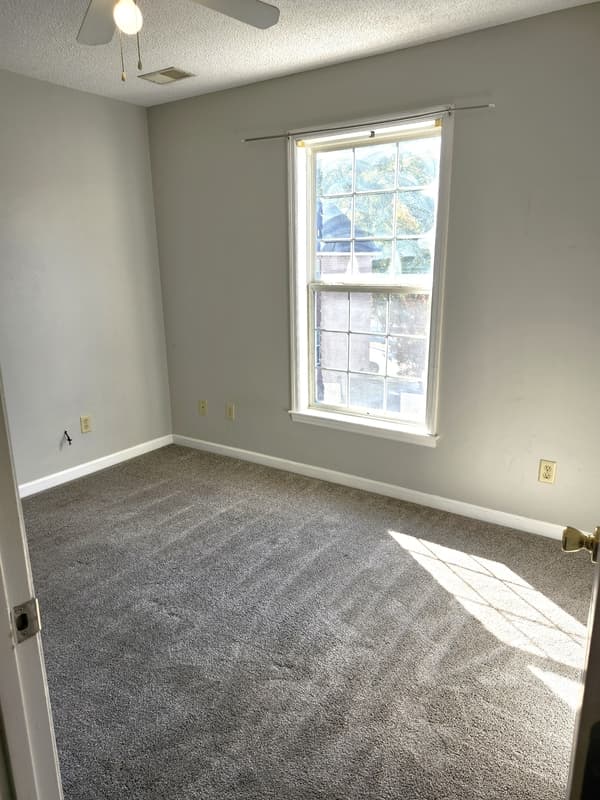 Columbia House: 1305 Melrose Heights Street