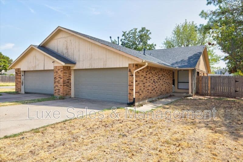 Oklahoma City House: 8302 NW 8th Street