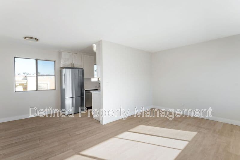 Los Angeles Ca 90019 Condo: 1408 S. St Andrews Place