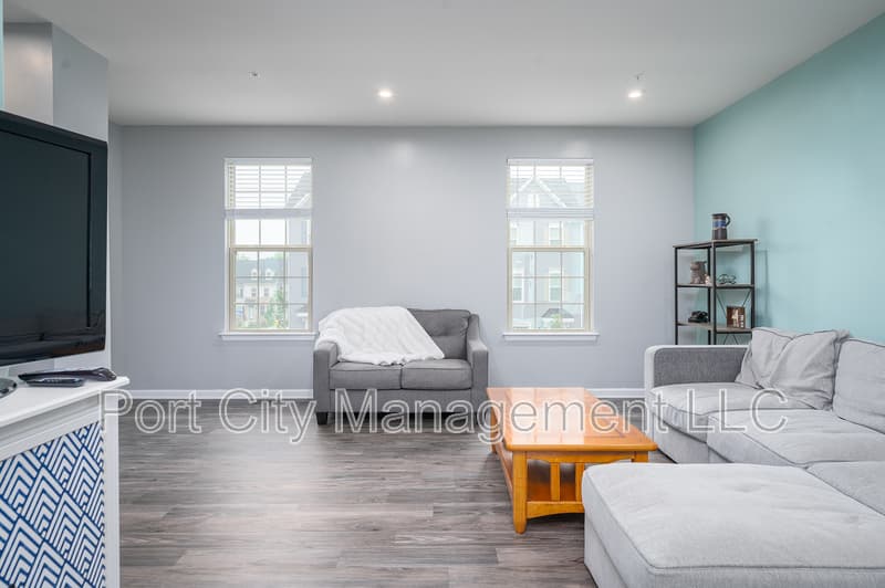 Brooklyn Park Townhome: 112 Patapsco Land Way